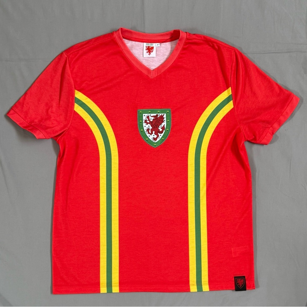 Men’s Retro Wales‎ Soccer Red Home Jersey Size Medium